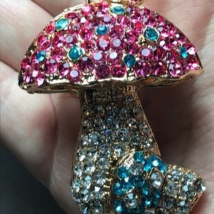 Large &small 🍄 mushrooms